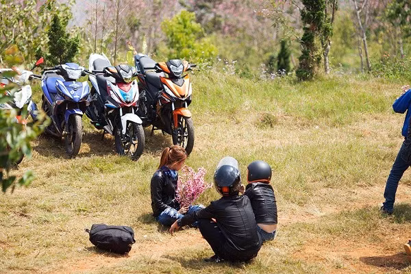 Sau Tết Âm lịch vừa qua, thành phố sương mù 'bội thực' bởi rác thải, bao ni lông và những ngày này 'thành phố ngàn hoa' đang bị 'thất thủ', bị 'giẫm nát' bởi ý thức của những người tự nhận mình yêu thích hoa, yêu thích khám phá cảnh đẹp. Câu chuyện này một lần nữa dấy lên hồi chuông cảnh báo về ý thức của người Việt.