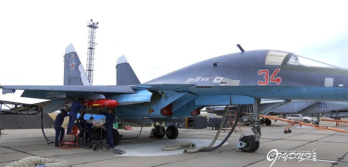 Cách thứ hai là phải đánh chặn máy bay mang Grom-E1/E2 từ cự ly đủ xa, đây có lẽ sẽ trở thành hướng đi mà Ukraine đẩy mạnh sau khi họ làm chủ hoàn toàn việc sử dụng tiêm kích F-16.