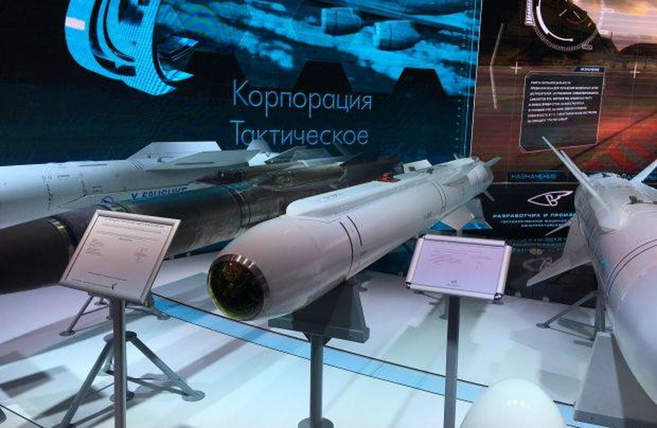 Điều đáng chú ý nữa là tùy thuộc vào tình hình chiến trường và mục tiêu đã chọn, bom hoặc tên lửa sẽ được trang bị không chỉ hệ thống dẫn đường mà còn cả đầu đạn khác nhau, tăng tính linh hoạt khi tác chiến.