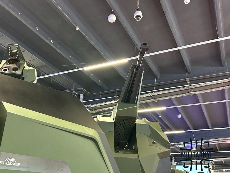 Đơn vị phát triển hệ thống phòng không SA-35 là Công ty PIT-RADWAR - một thành viên của Tập đoàn vũ khí Polska Grupa Zbrojeniowa SA (PGZ) nổi tiếng. Tổ hợp này sử dụng pháo tự động 35 mm phổ biến với khả năng bắn đạn có thể lập trình.