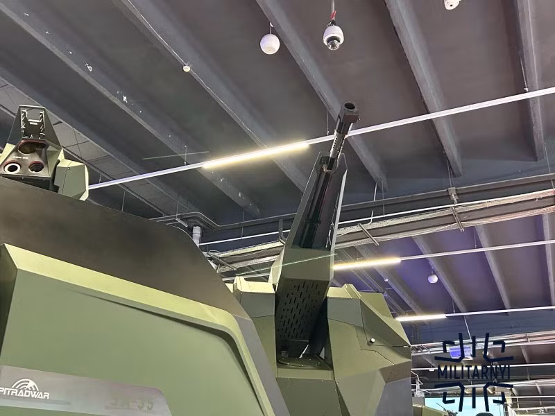 Đơn vị phát triển hệ thống phòng không SA-35 là Công ty PIT-RADWAR - một thành viên của Tập đoàn vũ khí Polska Grupa Zbrojeniowa SA (PGZ) nổi tiếng. Tổ hợp này sử dụng pháo tự động 35 mm phổ biến với khả năng bắn đạn có thể lập trình.