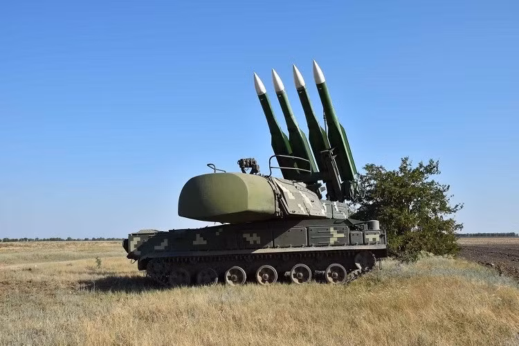 Bộ Quốc phòng Nga lưu ý rằng, Lực lượng Vũ trang Ukraine nhiều lần cố gắng yểm trợ cho các xạ thủ phòng không bằng hỏa lực đại bác và pháo tên lửa, nhưng nhờ sự chuyên nghiệp và phối hợp ăn ý của tổ lái nên đối phương đã không thể làm được điều này.