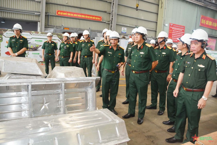 Theo nhà nghiên cứu xe bọc thép Andrii Tarasenko: “Nhìn bề ngoài, xe chiến đấu bộ binh XCB-01 của Việt Nam có phần cao hơn so với nguyên bản BMP-1 của Liên Xô, sự chênh lệch về chiều cao có thể lên tới 10 cm”.