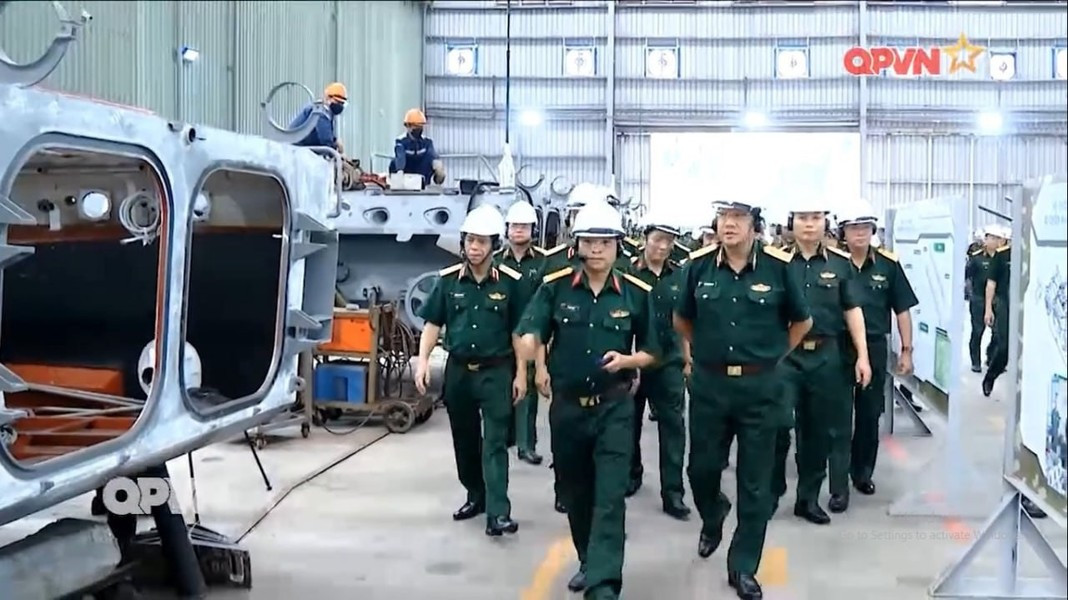 Theo bình luận, Bộ Quốc phòng Việt Nam đã tiến hành thử nghiệm toàn diện phương tiện chiến đấu bộ binh bánh xích nội địa, sau đó quyết định đưa vào sản xuất hàng loạt.