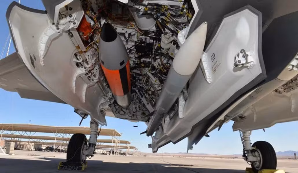 B61-12 được coi là một sự thay thế tiềm năng cho các vũ khí hạt nhân khác, bao gồm B83-1 năng suất cao và B61-11, được thiết kế để xuyên sâu.