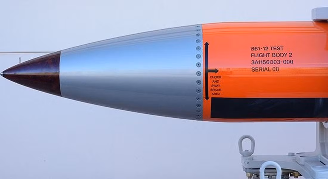 Việc chiến đấu cơ Tornado mang theo bom hạt nhân B61-12 được coi là sự hợp tác giữa các đồng minh NATO và Mỹ để duy trì khả năng tương thích của máy bay với các vũ khí hạt nhân hiện đại.