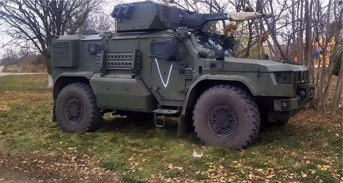 Tổng trọng lượng của Typhoon-VDV là 15 tấn, chở theo được 8 binh sĩ, tốc độ tối đa lên đến 100 km/h, tầm hoạt động 1.200 km nhờ động cơ diesel KamAZ 610.10-350 công suất máy 350 mã lực.