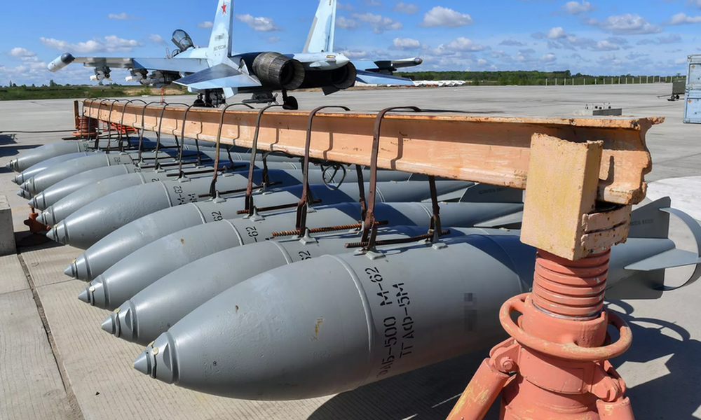 Mặc dù vậy cũng có ý kiến lo ngại cho rằng những cải tiến trên khiến giá thành vũ khí trở nên quá đắt đỏ, tương đương với tên lửa hành trình, tức là khó lòng sử dụng trên diện rộng như hiện nay.