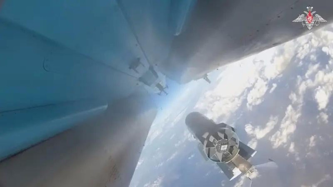 Theo thông tin có sẵn, các kỹ sư dự định trang bị cho những quả bom này một động cơ đẩy phản lực, giúp tăng tầm xa của chúng lên 70 - 75 km. Hiện tại, cự ly lượn xa nhất của những quả bom này là khoảng 45 - 50 km.