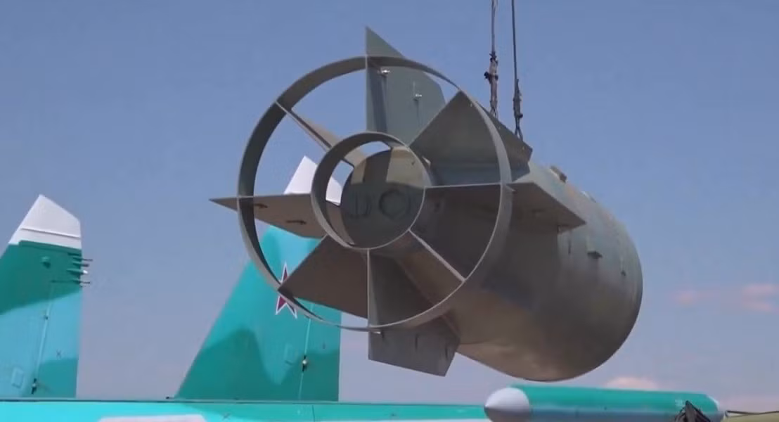 Độ chính xác tăng lên được cung cấp bằng cách tối ưu hóa thuật toán vận hành của hệ thống dẫn đường quán tính, cũng như cải thiện khả năng chống nhiễu của ăng ten thuộc module hiệu chỉnh vệ tinh Kometa-M.