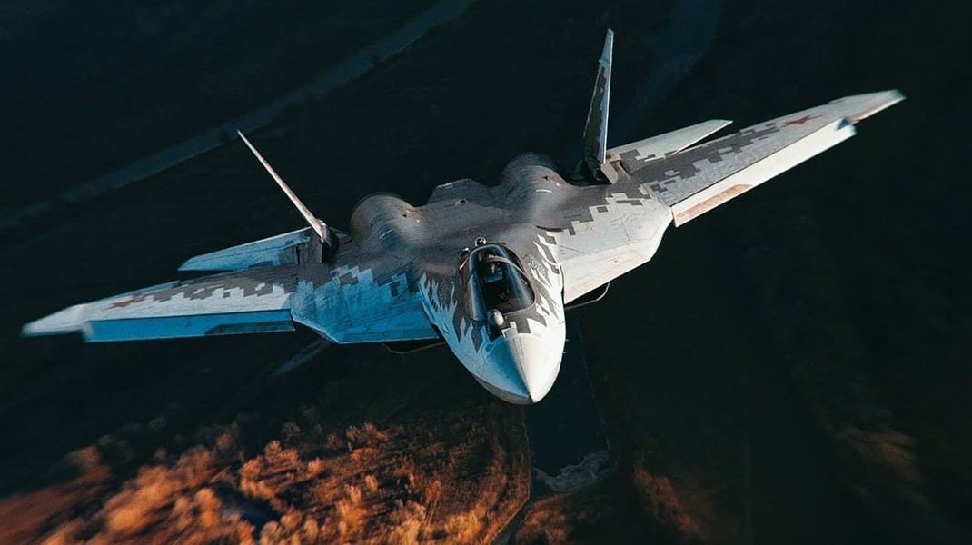 Su-57 thường được các quan chức quân sự và truyền thông Nga quảng cáo là máy bay chiến đấu tàng hình, nhưng nó đang phải đối mặt với thái độ thiếu tin tưởng của cả các chuyên gia trong và ngoài nước.