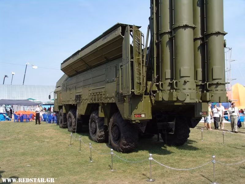 Nhưng ở đây không nên bỏ qua giả thuyết thứ hai đó là Hải quân Nga sẽ sử dụng bệ phóng thống nhất cho cả tên lửa hành trình chống hạm siêu thanh Onyx và Kalibr cùng lúc.