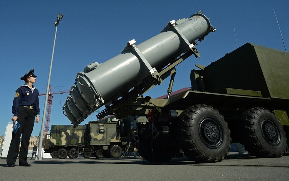 Thậm chí ngay lúc này, một kịch bản xa hơn cũng được nhắc tới, đó là ngay cả tên lửa hành trình chống hạm cận âm Kh-35 Uran cũng sẽ được “đồng nhất hóa” với tổ hợp Club-M trong tương lai.