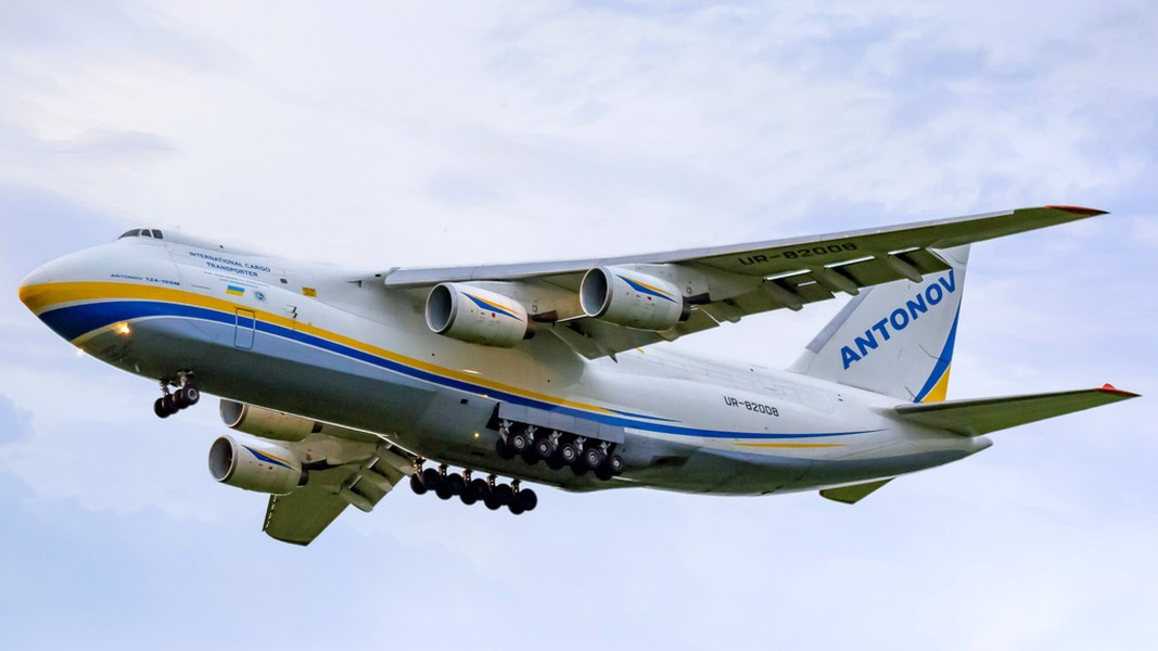 Hiện nay ngoài Nga, Ukraine là nước có phi đội máy bay vận tải An-124 Ruslan khá lớn, các phi cơ đang ở trong tình trạng kỹ thuật tốt. Thậm chí quy mô phi đội trên của Antonov Airlines còn mở rộng khi được nhận thêm một số chiếc An-124 mà NATO bắt giữ của Nga.