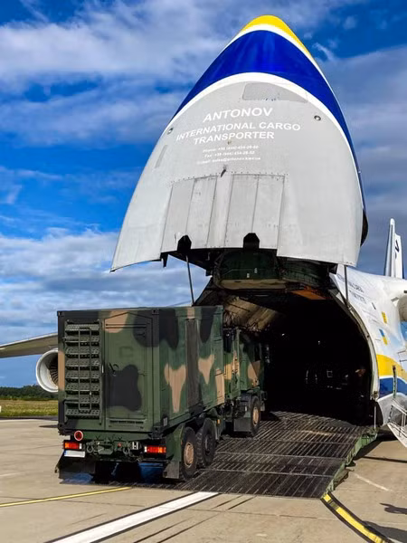 Tại đây, quân đội Ba Lan sẽ tham gia cuộc tập trận quốc tế Northern Viking 2024. Căn cứ vào những bức ảnh do Hải quân Ba Lan công bố, máy bay Ukraine mang theo một bệ phóng tự hành và một trạm chỉ huy di động.