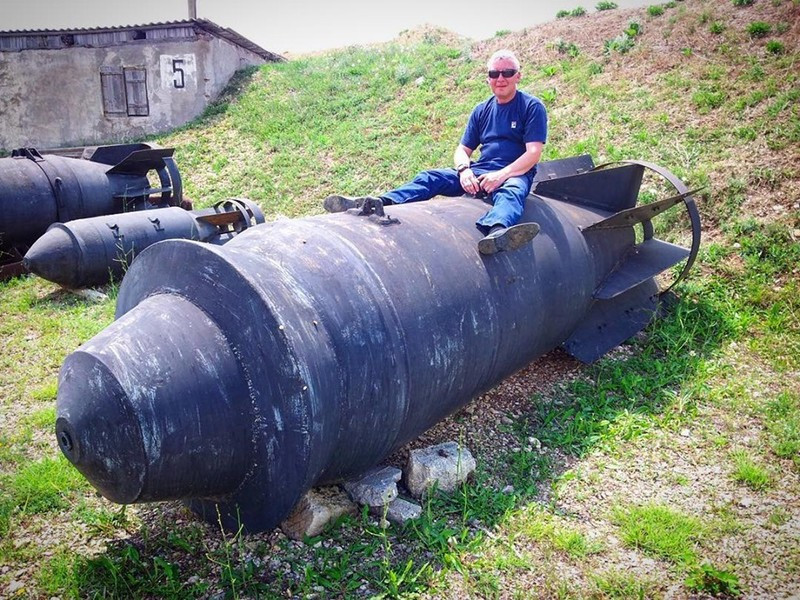 Thậm chí kho vũ khí hàng không của Nga còn loại bom lớn hơn nữa đó là FAB-9000, nhưng hiện tại Moskva chưa có kế hoạch lấy những quả bom này ra khỏi kho dự trữ bởi cảm thấy không thực sự cần thiết.