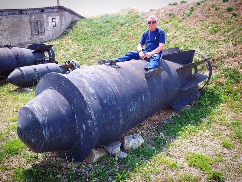 Thậm chí kho vũ khí hàng không của Nga còn loại bom lớn hơn nữa đó là FAB-9000, nhưng hiện tại Moskva chưa có kế hoạch lấy những quả bom này ra khỏi kho dự trữ bởi cảm thấy không thực sự cần thiết.