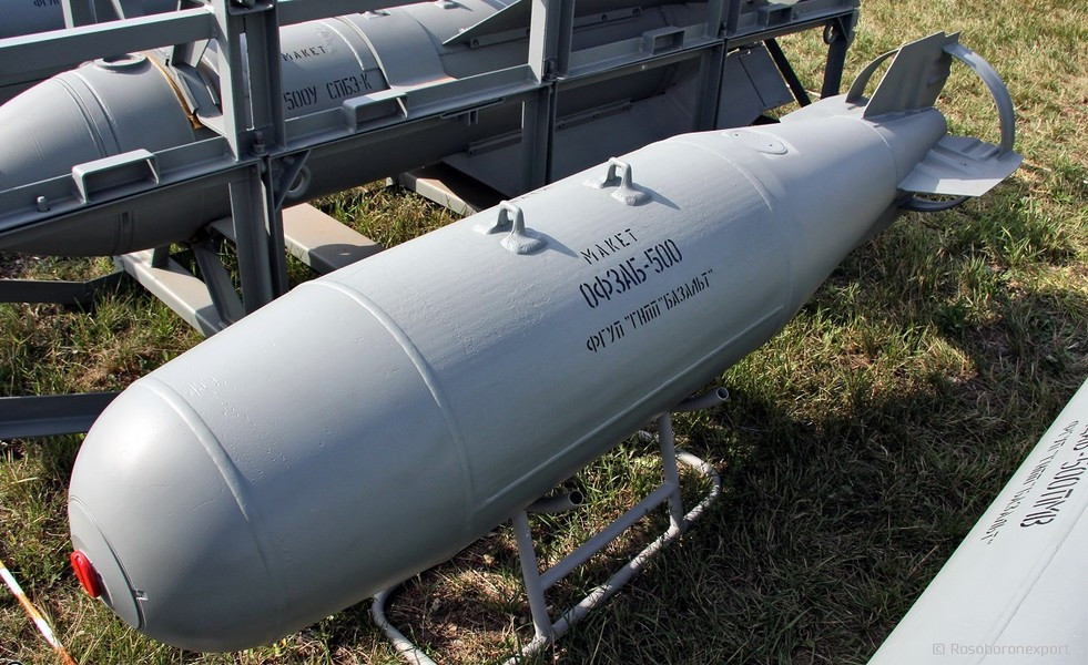 Mọi hy vọng của Kyiv hiện nay đều được đặt vào tiêm kích F-16 khi chúng có thể chặn những chiếc Su-34 từ ngoài tầm bom lượn gắn module UMPC có thể phát huy hiệu quả, tuy vậy các chiến đấu cơ này chưa được sử dụng rộng rãi và ưu thế lớn của Nga vẫn còn duy trì.