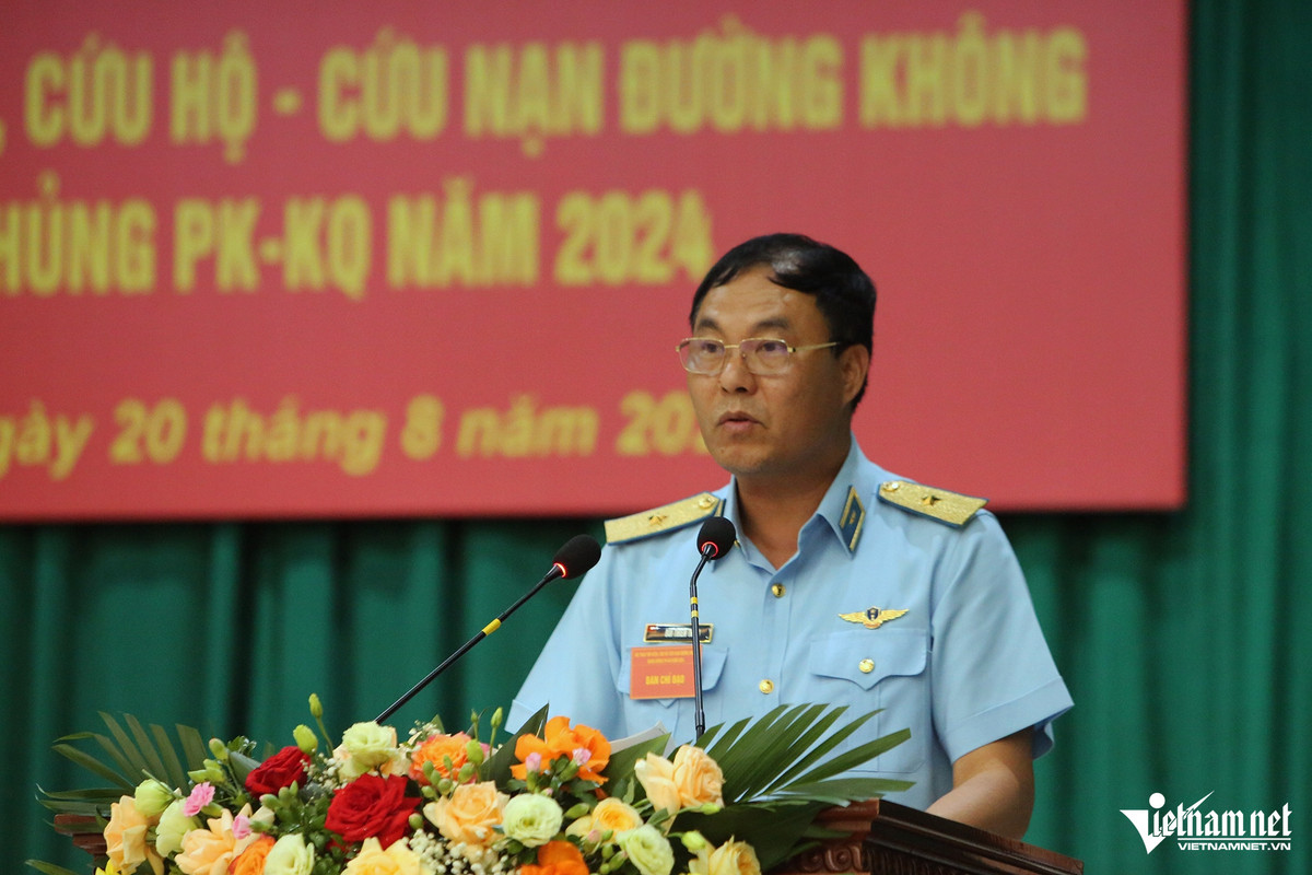 Phát biểu khai mạc, Thiếu tướng Bùi Thiên Thau - Phó Tư lệnh Quân chủng Phòng không Không quân cho biết, do tác động của biến đổi khí hậu, tình hình thời tiết diễn biến phức tạp, trái quy luật, hiện tượng mưa lũ, bão, sạt lở đất... có chiều hướng gia tăng. 