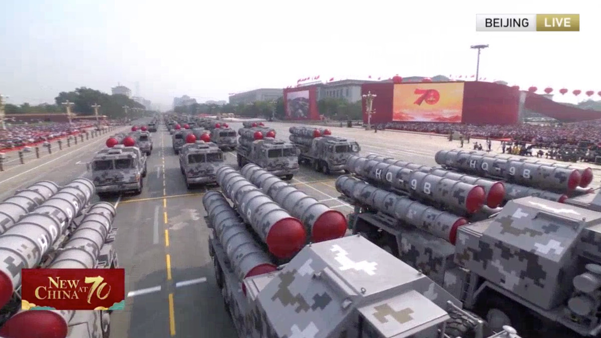 Với phạm vi giao tranh 250 km, HQ-9B có thể bao phủ một khu vực rộng lớn gần 200.000 km2. Phạm vi radar 360 độ và hệ thống phóng lạnh cho phép HQ-9B tấn công mục tiêu theo mọi hướng. Những tính năng này, cùng với các cảm biến và liên kết dữ liệu được cải tiến, là những nâng cấp đáng kể so với HQ-9A, bắt đầu hoạt động sớm hơn khoảng một thập kỷ vào năm 2000-2001.