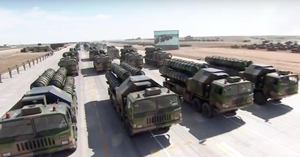 Hệ thống này đã được triển khai với số lượng lớn đến các điểm nóng tiềm năng, bao gồm các đảo có tầm quan trọng chiến lược ở Biển Đông. Năm 2015, HQ-9B đã được triển khai đến Hotan ở tỉnh Tân Cương, gần các vùng lãnh thổ tranh chấp ở Kashmir do Ấn Độ tuyên bố chủ quyền. Việc triển khai này, cùng với việc không có các hệ thống tương đương trong biên chế của Ấn Độ, được cho là đã ảnh hưởng đến quyết định của Delhi đặt mua S-400 của Nga.