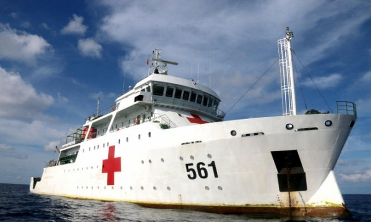 Tàu có thể chở theo tối đa 200 người, di chuyển với tốc độ cao nhất khoảng 14 hải lý giờ tuỳ điều kiện thời tiết. Nguồn ảnh: Baoquangngai.