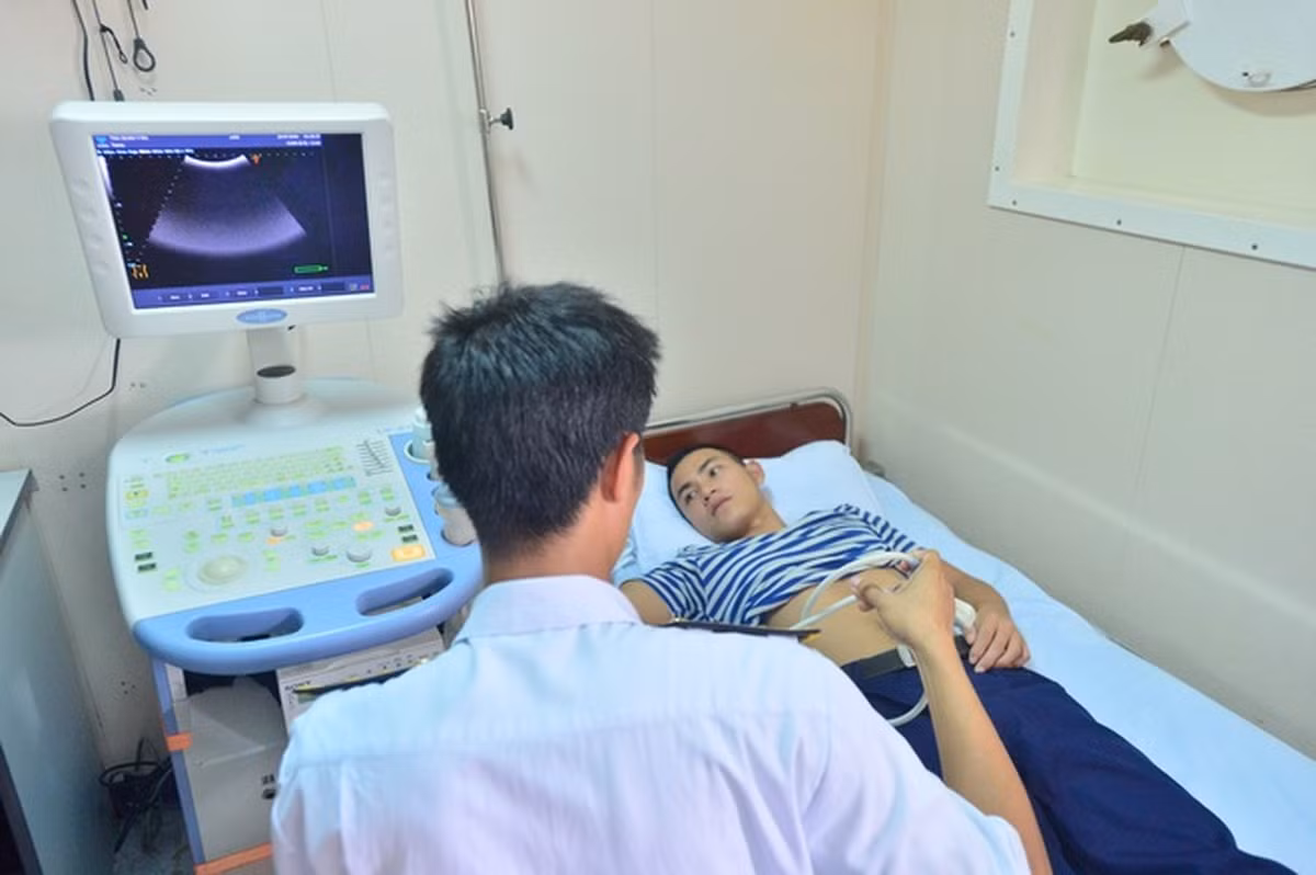 Ngoài ra trên tàu còn có các phòng chức năng bao gồm phòng hồi sức cấp cứu, điện tim, răng - hàm - mặt, xét nghiệm, nội soi, siêu âm, chụp X-quang,... Nguồn ảnh: ANTĐ.