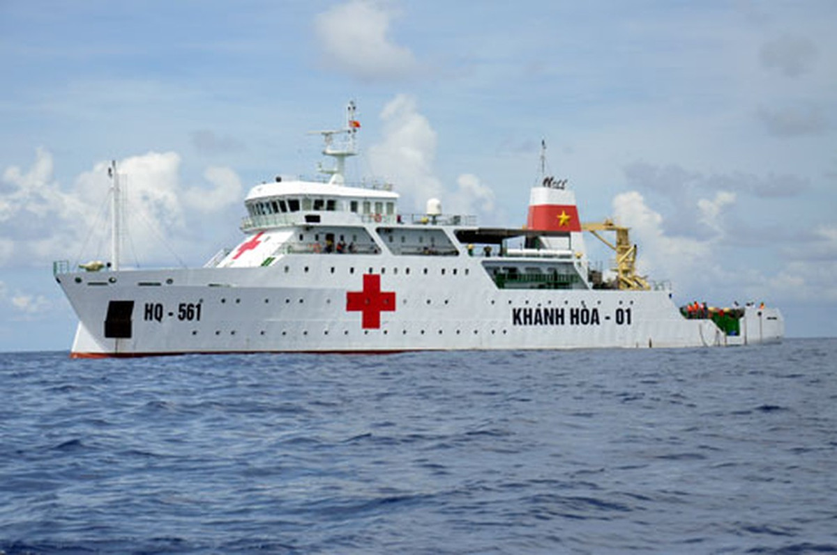 Tàu bệnh viện đầu tiên của Hải quân Việt Nam mang tên Khánh Hoà-01 với số thân HQ-561 (nay là Tàu 561). Nguồn ảnh: Baoquangngai.