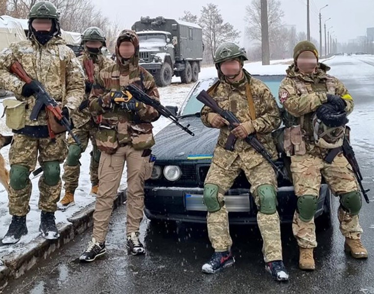 Theo kế hoạch, những công dân Ukraine sẽ được đào tạo ở nước ngoài để đủ kỹ năng phục vụ trong Lực lượng Vũ trang Ukraine. Tại Cộng hòa Séc cũng như ở Ba Lan, việc tham gia đào tạo là tự nguyện.