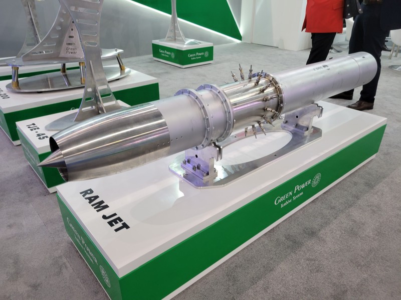 Báo chí Ấn Độ rất tự tin khẳng định ngay cả các hệ thống phòng không tốt nhất thế giới như Patriot hay IRIS-T cũng gần như bất lực trước Oniks thì HQ-9 chủ lực của Trung Quốc cũng không thể đánh chặn BrahMos.