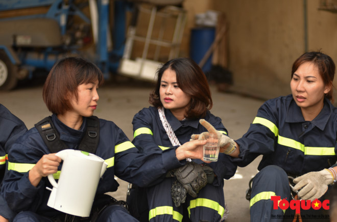 Lãnh đạo đội CNCH- Cảnh sát PCCC thành phố Hà Nội cho biết: "Với những chiến sĩ nữ, lãnh đạo đội luôn dành những sự quan tâm đặc biệt vì họ là những "của hiếm" trong toàn lực lượng CNCH - PCCC. Trong những trường hợp đặc biệt nạn nhân là nữ giới lại bị cháy hết quần áo, tâm lý đang rất hoảng loạn những chiến sĩ nam sẽ rất khó tiếp tận để đưa nạn nhân ra, nhưng với chiến sĩ nữ thì họ rất dễ thuyết phục và khiến nạn nhân hợp tác hơn".