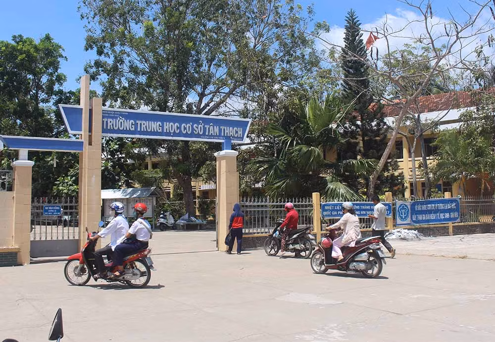 Trường Trung học Cơ sở Tân Thạch - nơi xảy ra vụ việc học sinh bóp cổ giáo viên. Nguồn ảnh: Vietnamnet