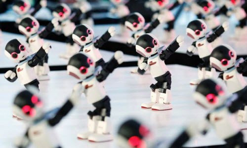 Man nhan man khieu vu cua 100 chu robot