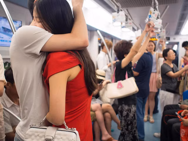 Tuy nhiên, rất ít cặp đôi đề nghị xóa ảnh của họ.