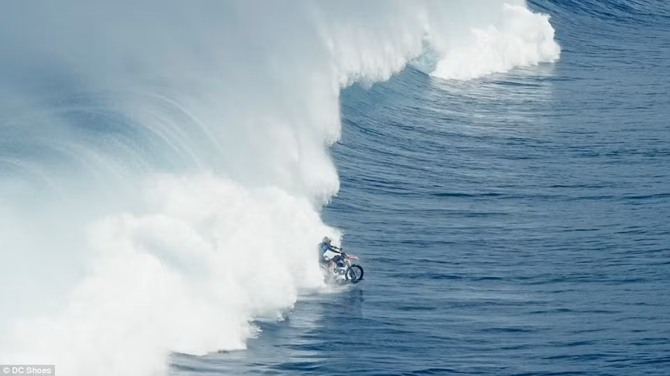 Maddison thích lướt sóng từ khi lên 8 tuổi, nên anh hiểu rõ quy luật của những con sóng.