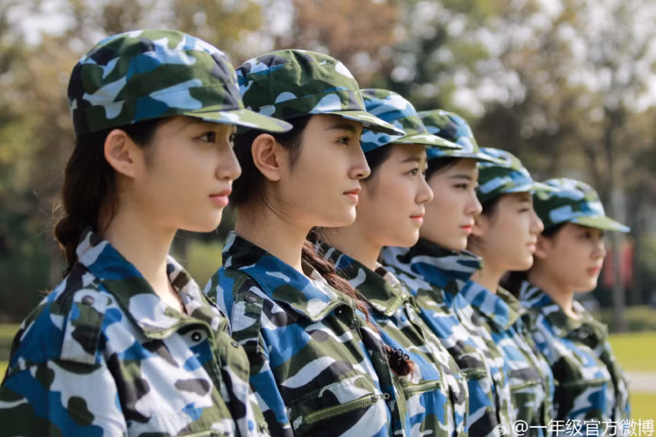 Là một trong những trường nghệ thuật hàng đầu ở Trung Quốc, trường Hý kịch Thượng Hải thu hút được nhiều sinh viên có ngoại hình ưa nhìn.