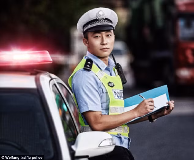 Những Cảnh sát giao thông đăng ảnh tìm người yêu trên mạng Trung Quốc được cho là vẫn còn trẻ, chưa từng kết hôn và chưa có con.