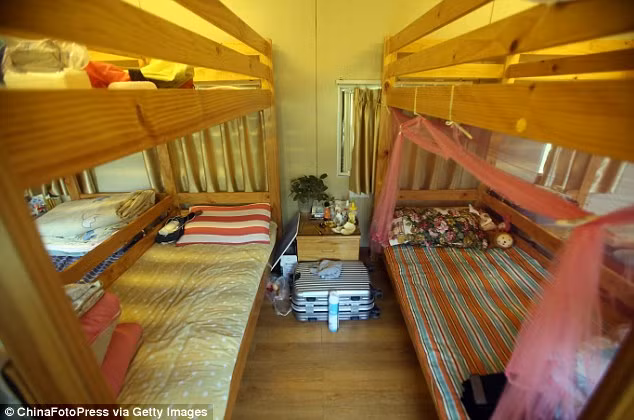 Hiện tại, khoảng 85 sinh viên đang sống tại khu ký túc xá đặc biệt này.