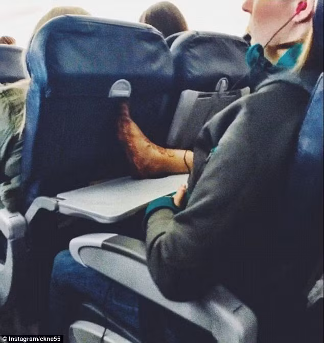 Hành động không thể chấp nhận được của một nữ hành khách.