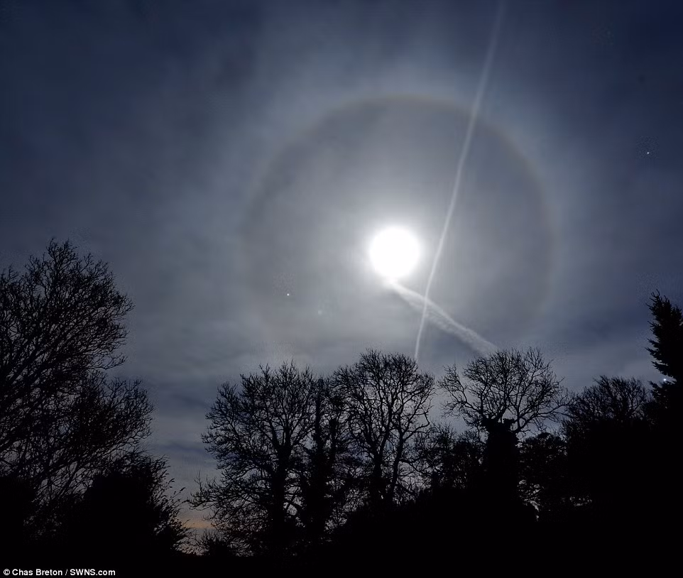 Vầng hào quang trên bầu trời ở Herefordshire.