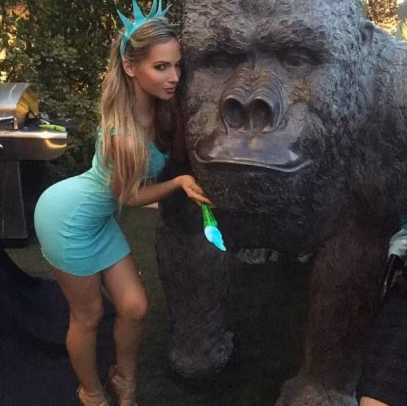 Người đẹp và quái thú.