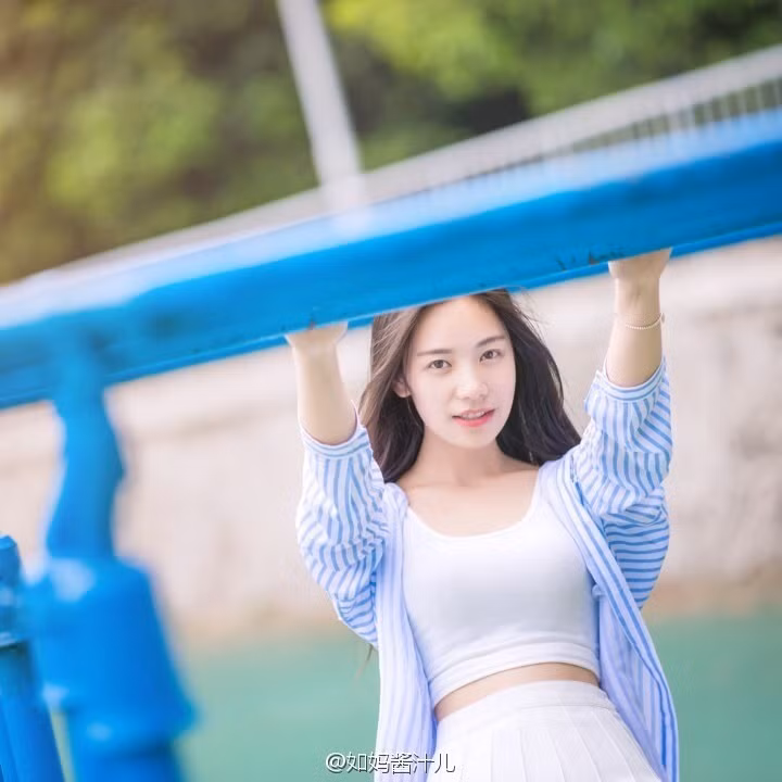 Với vẻ đẹp trong trắng và dịu dàng, Hu Anru đã giành được danh hiệu Hoa khôi của ĐH Sư phạm Hoa Trung trong cuộc thi mới đây.