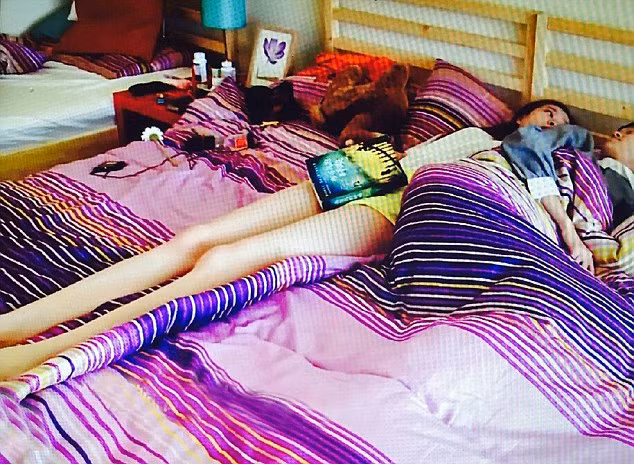 Ngôi sao truyền hình thực tế Trung Quốc Dong Lei khoe chân dài tới 114 cm.