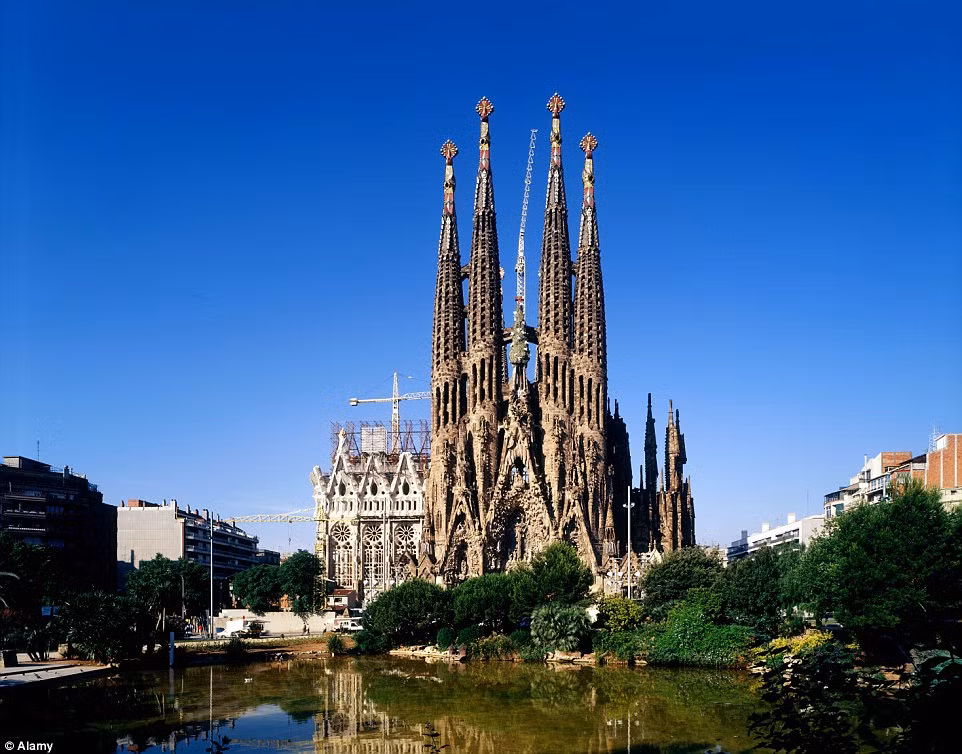 Nhà thờ Sagrada Familia ở Barcelona, Tây Ban Nha.