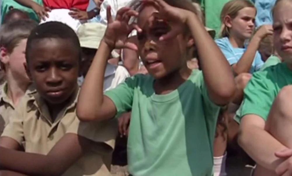 Dù có nhiều tranh cãi và hoài nghi, hiện tượng UFO vẫn là một chủ đề hấp dẫn và đầy bí ẩn. Những câu chuyện và sự kiện liên quan đến UFO không chỉ kích thích trí tưởng tượng mà còn thúc đẩy sự nghiên cứu và khám phá về vũ trụ bao la. Liệu chúng ta có thực sự cô đơn trong vũ trụ này? Câu hỏi đó vẫn còn bỏ ngỏ và chờ đợi những khám phá mới trong tương lai. (Ảnh: The Mail &amp; Guardian)