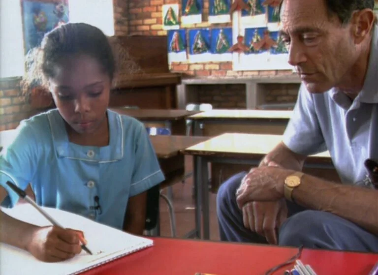 TS John Mack, một chuyên gia tâm thần học của Đại học Harvard, đã phỏng vấn nhiều nhân chứng và tin rằng họ không có dấu hiệu của bệnh tâm thần, cho rằng đây là những trải nghiệm có thật. (Ảnh:WHYY)