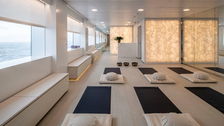 7. Scenic Eclipse - Scenic Luxury Cruises and Tours: Scenic Eclipse là tàu du lịch thám hiểm sang trọng với các phòng suite rộng rãi, dịch vụ quản gia riêng và các chương trình giải trí phong phú. Tàu còn có các chuyến du ngoạn độc đáo đến những điểm đến ít người biết đến.(Ảnh:Condé Nast Traveler)