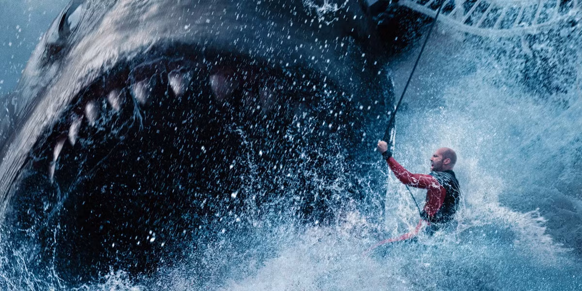 Mặc dù là một trong những kẻ săn mồi mạnh mẽ nhất, Megalodon đã tuyệt chủng khoảng 3,6 triệu năm trước. Nguyên nhân chính có thể là do sự thay đổi khí hậu, sự thay đổi trong dòng chảy đại dương và sự cạnh tranh từ các loài săn mồi khác như cá mập trắng lớn. Sự suy giảm nguồn thức ăn cũng là một yếu tố quan trọng dẫn đến sự tuyệt chủng của loài này.(Ảnh: Screen Rant)