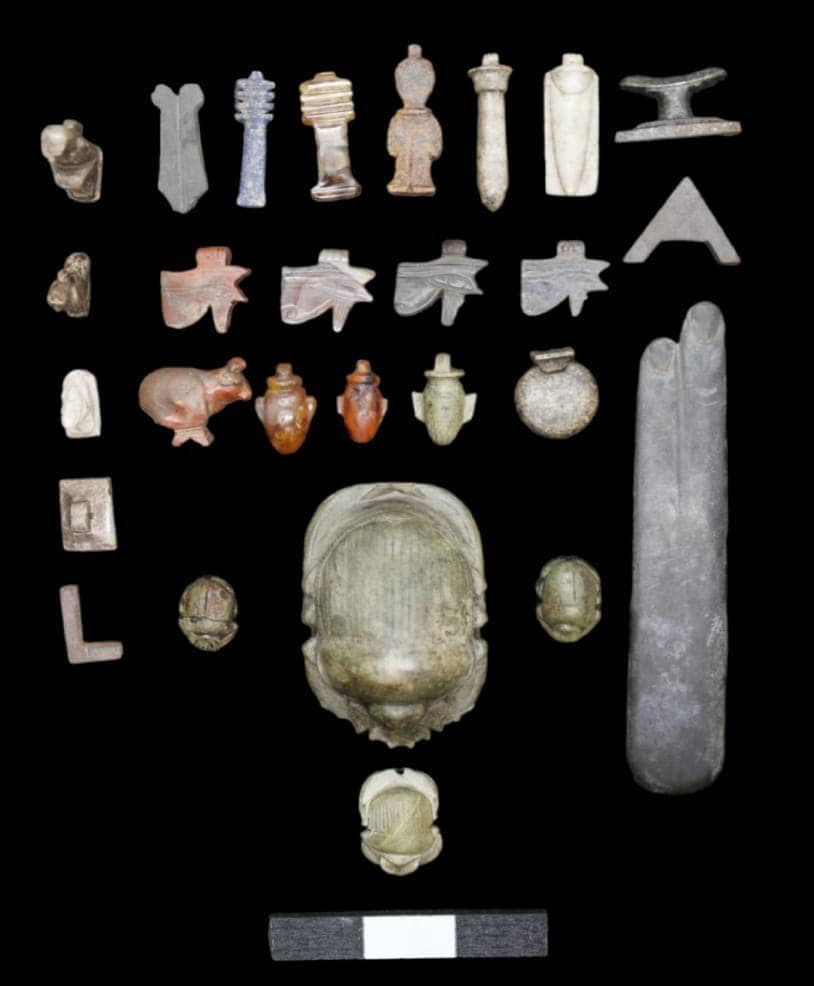 Một số tượng khác mô tả “mắt của Horus”, vị thần đầu chim ưng, được cho là có sức mạnh bảo vệ.(Ảnh: Sherweet Ashour)