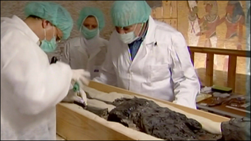 Ông có thể đã qua đời vì bị nhiễm trùng sau khi gãy chân trong một tai nạn ngã ngựa hoặc bị sốt rét.